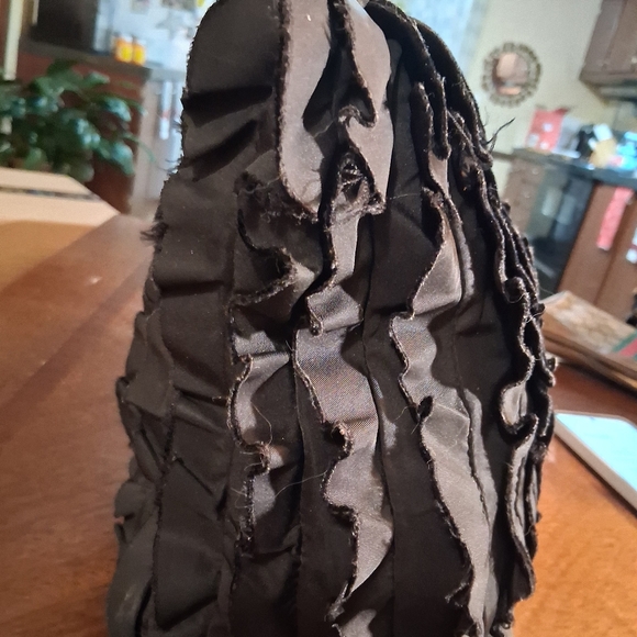 Elegant Prada Black Ruffled Women's Bag - Picture 4 of 15